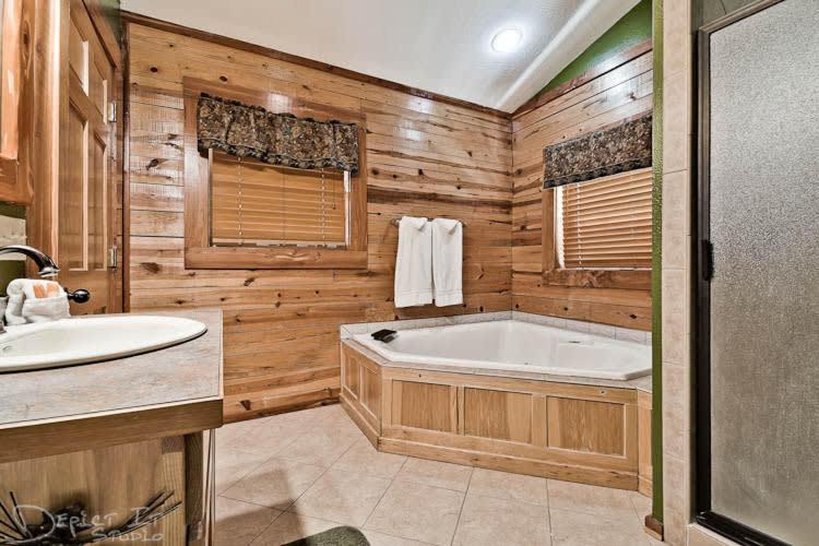 Secluded 2 Story Cabin Pool Wifi Smart Tvs Eureka Springs Exteriér fotografie